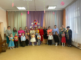 Утренник в средней группе, посвященный 8 марта Утренник в средней группе, посвященный 8 марта.