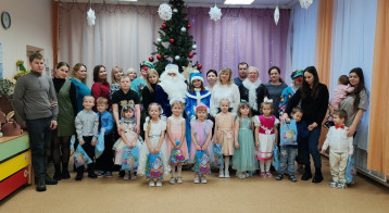 Новогодний утренник в средней группе Новогодний утренник в средней группе.