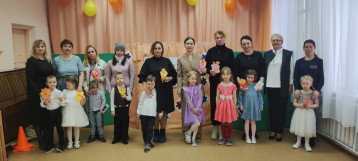День матери в средней группе День матери в средней группе.