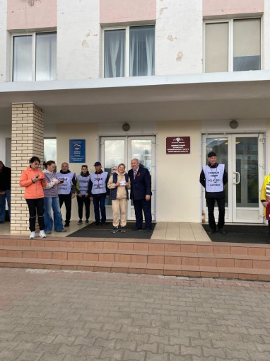 Вручение золотого значка Всероссийского физкультурно-спортивного комплекса «Готов к труду и обороне» Вручение золотого значка Всероссийского физкультурно-спортивного комплекса «Готов к труду и обороне».